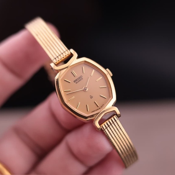 Seiko Accessories - Vintage 1980 Seiko Octagon 2320-5680 Women’s Watch
Gold-Plated Mesh Bracelet